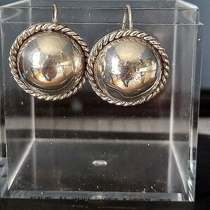 Sterling Silver Dome Twist Rope Border Earrings.